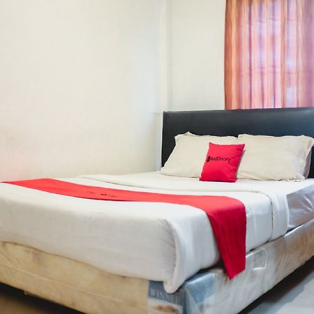 Reddoorz Plus Near Palembang Indah Mall Экстерьер фото