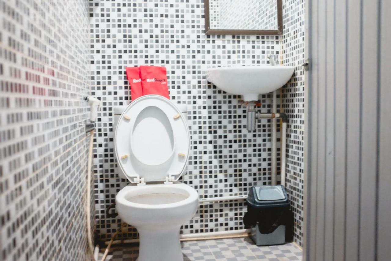 Reddoorz Plus Near Palembang Indah Mall Экстерьер фото