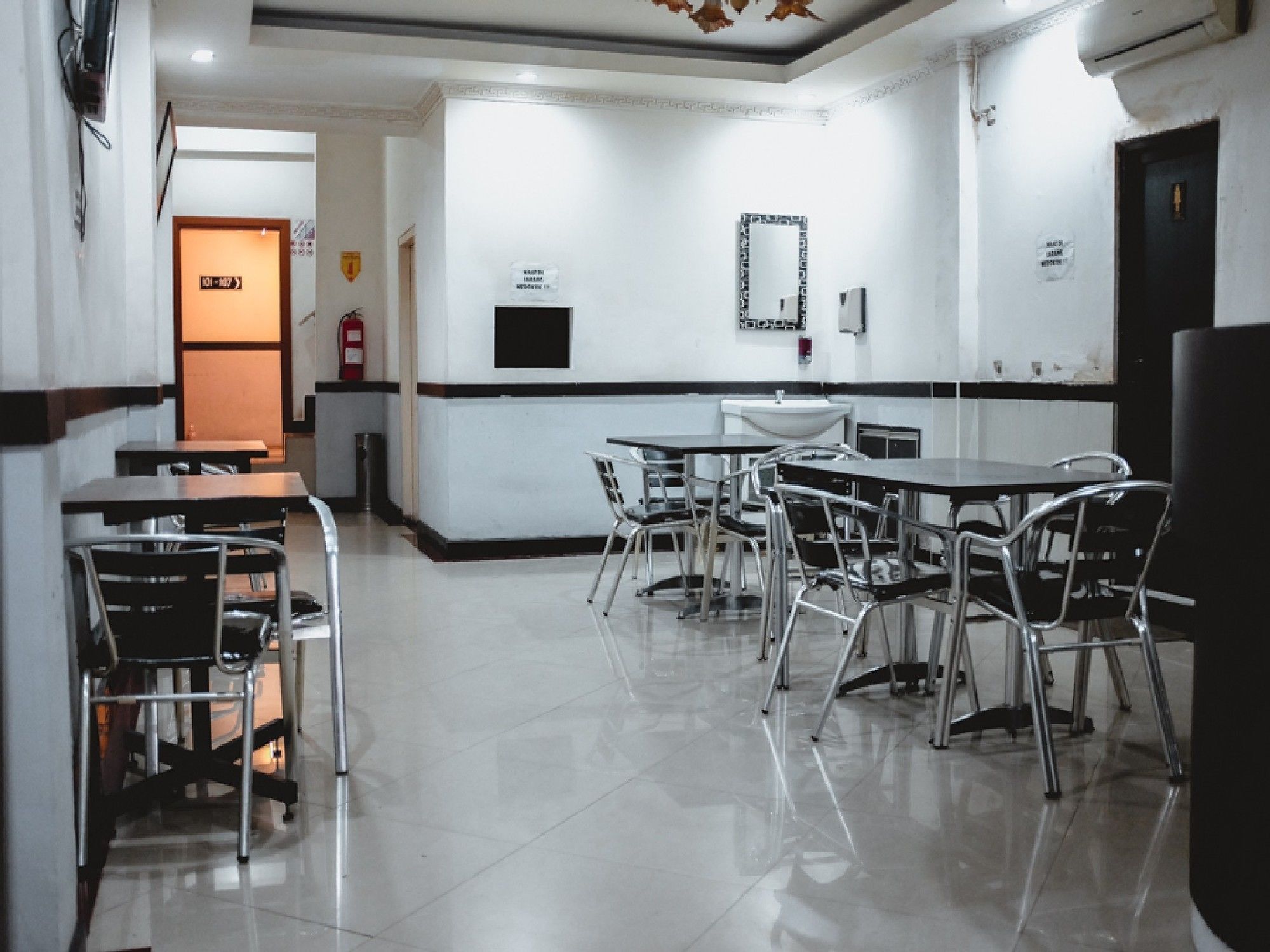 Reddoorz Plus Near Palembang Indah Mall Экстерьер фото